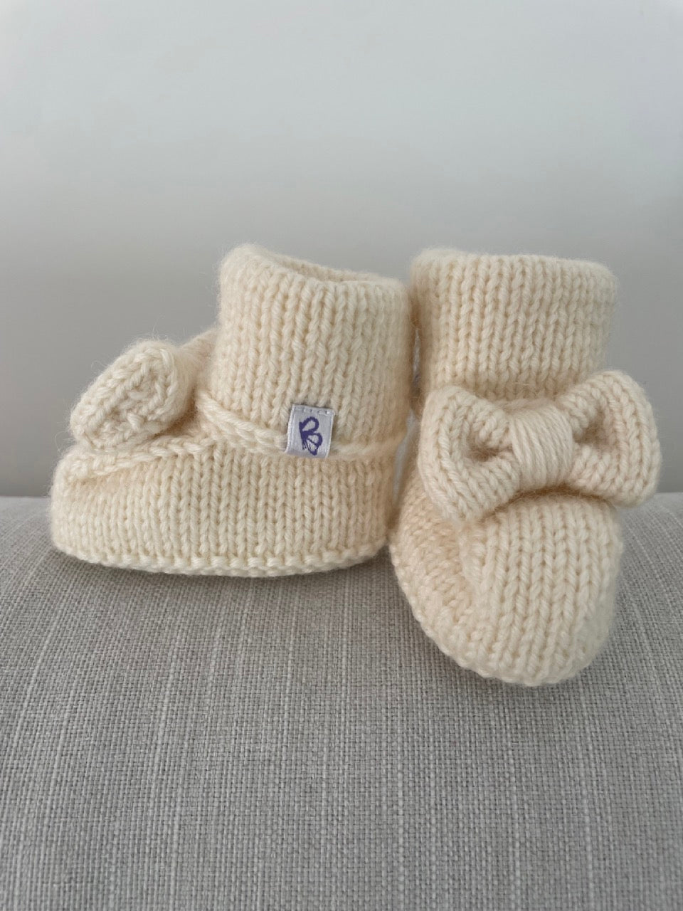 Baby Strick-Schühchen Ecru