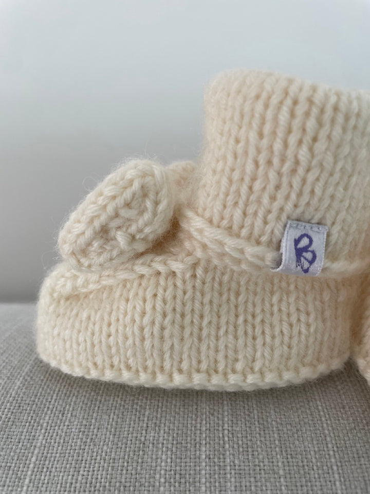 Baby Strick-Schühchen Ecru