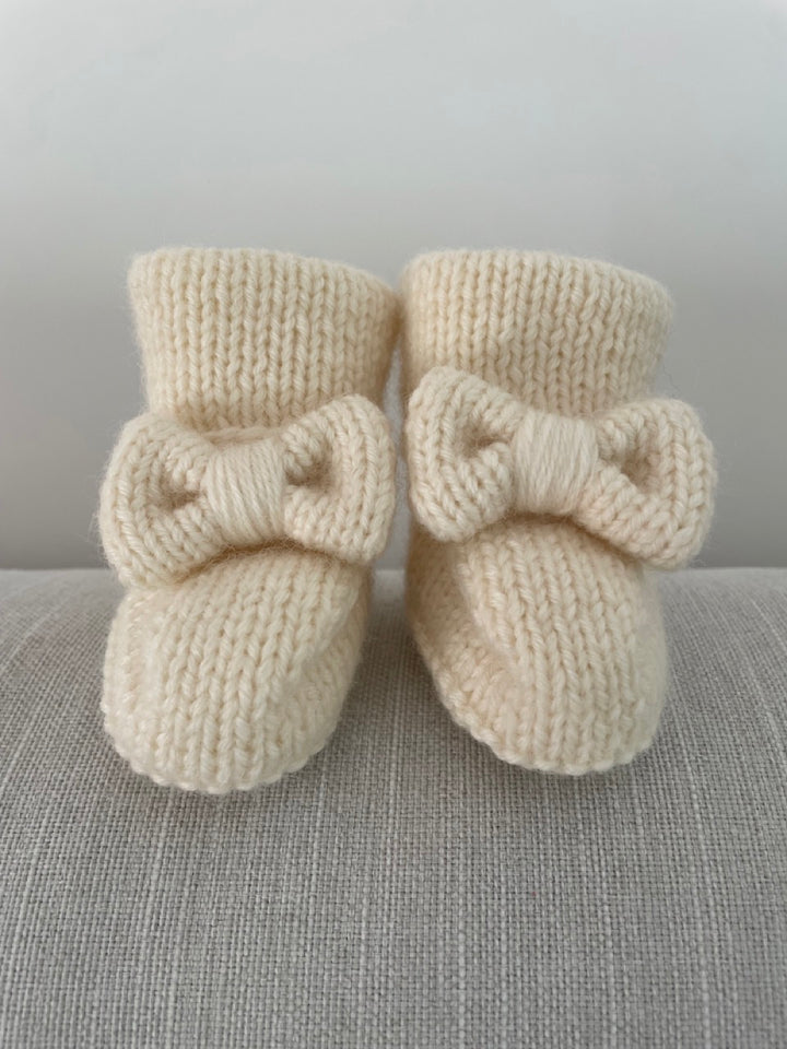 Baby Strick-Schühchen Ecru